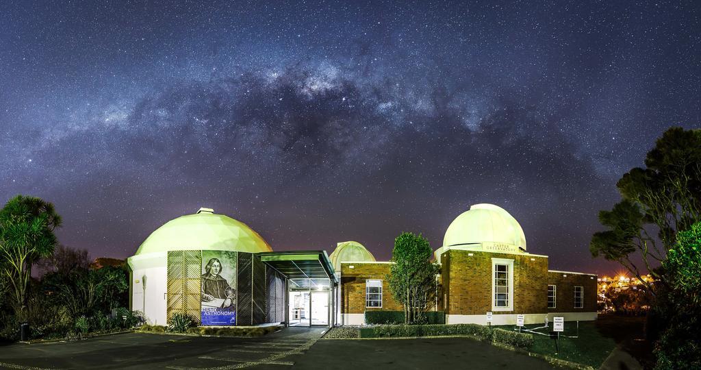 볼턴 호텔 웰링턴 외부 사진 The observatory at night