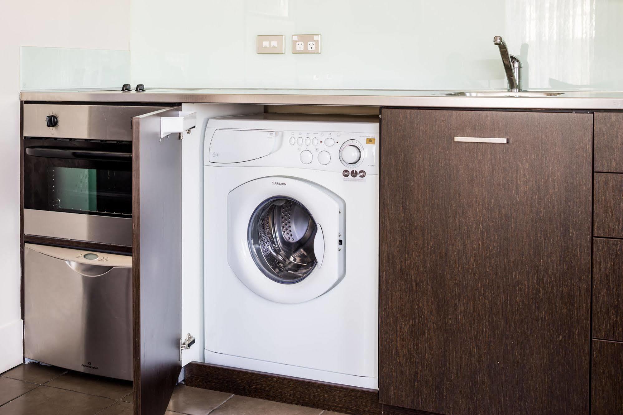 볼턴 호텔 웰링턴 외부 사진 An integrated washing machine